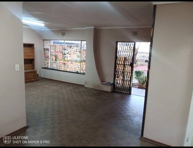 4 BEDROOM HOUSE FOR SALE IN RONDEBULT